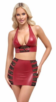 Rode wetlook crop top en mini rok