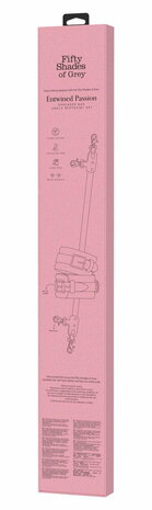 stevige houten bar met ros&eacute;goudkleurige details